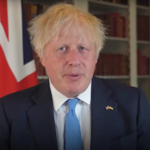 Boris Johnson cho biết quân đội của Putin sẽ bị tiêu diệt khi ông thực hiện chuyến đi gây sốc tới Kyiv vào Ngày Độc lập